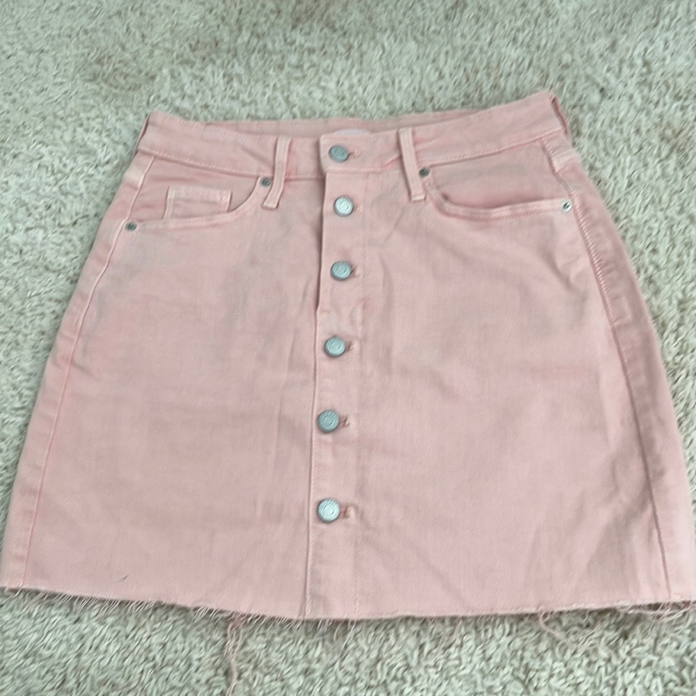 PRE-LOVED ♻️
Pink mini skirt.